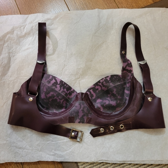 Westward Bound Bordelle-L'Amour Latex Set - Picture 5 of 16